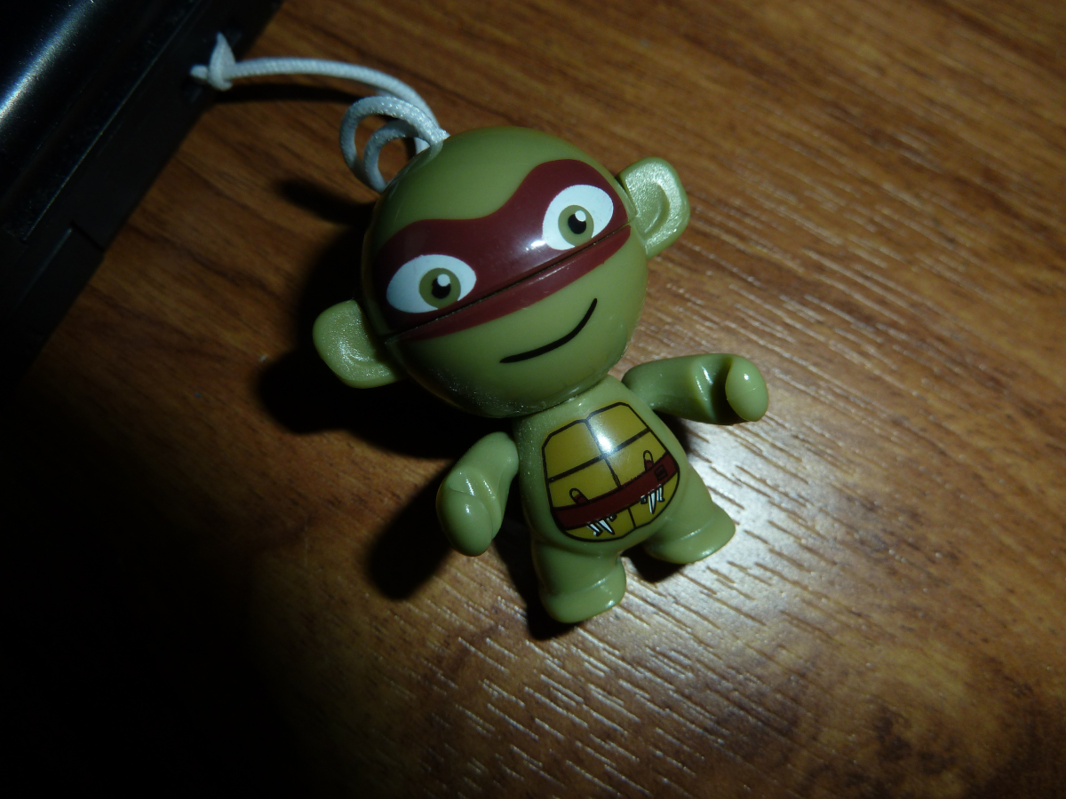 Photo of the Raphael figurine found in Kinder Suprise