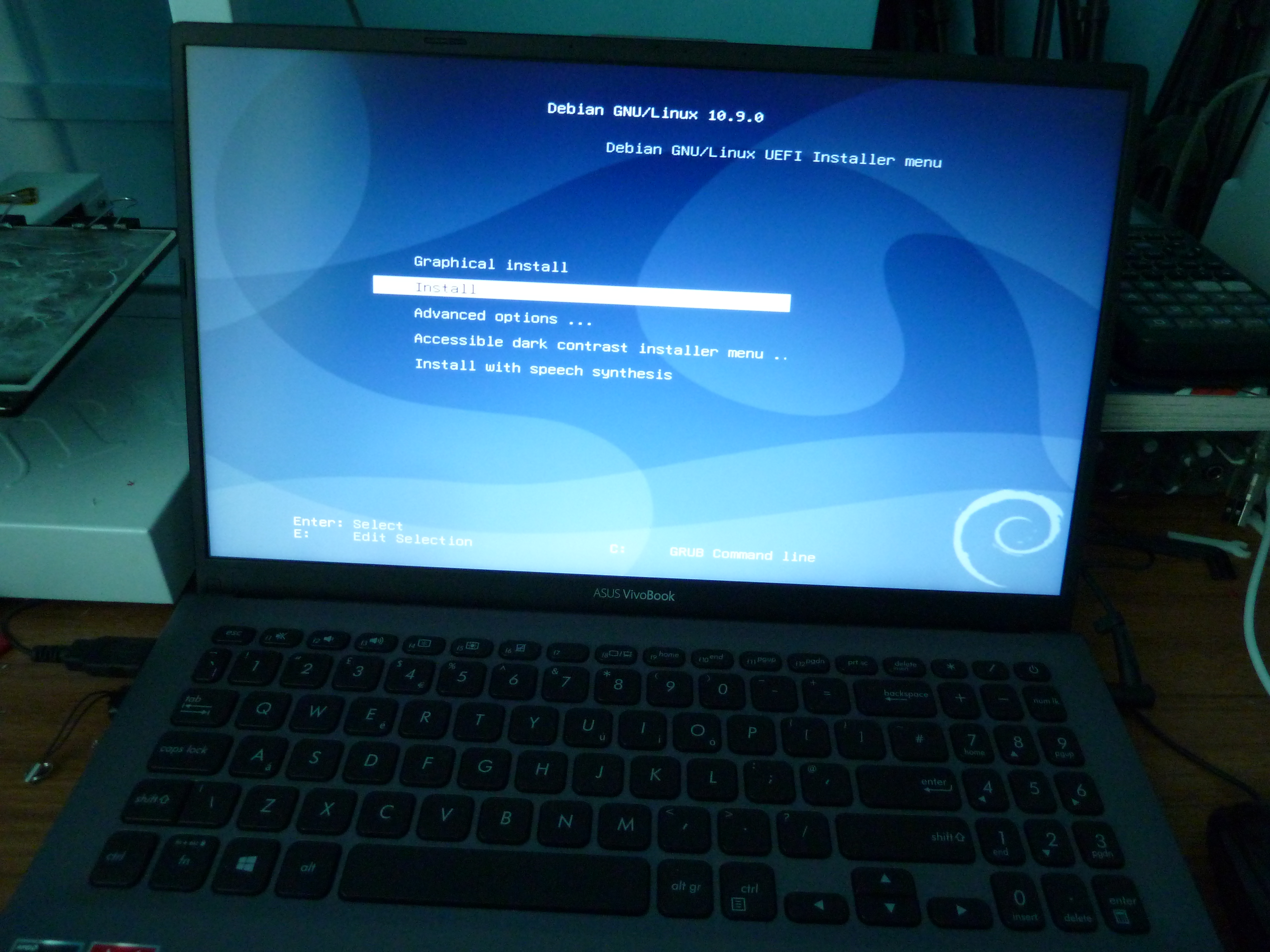 Photo of the Debian install screen