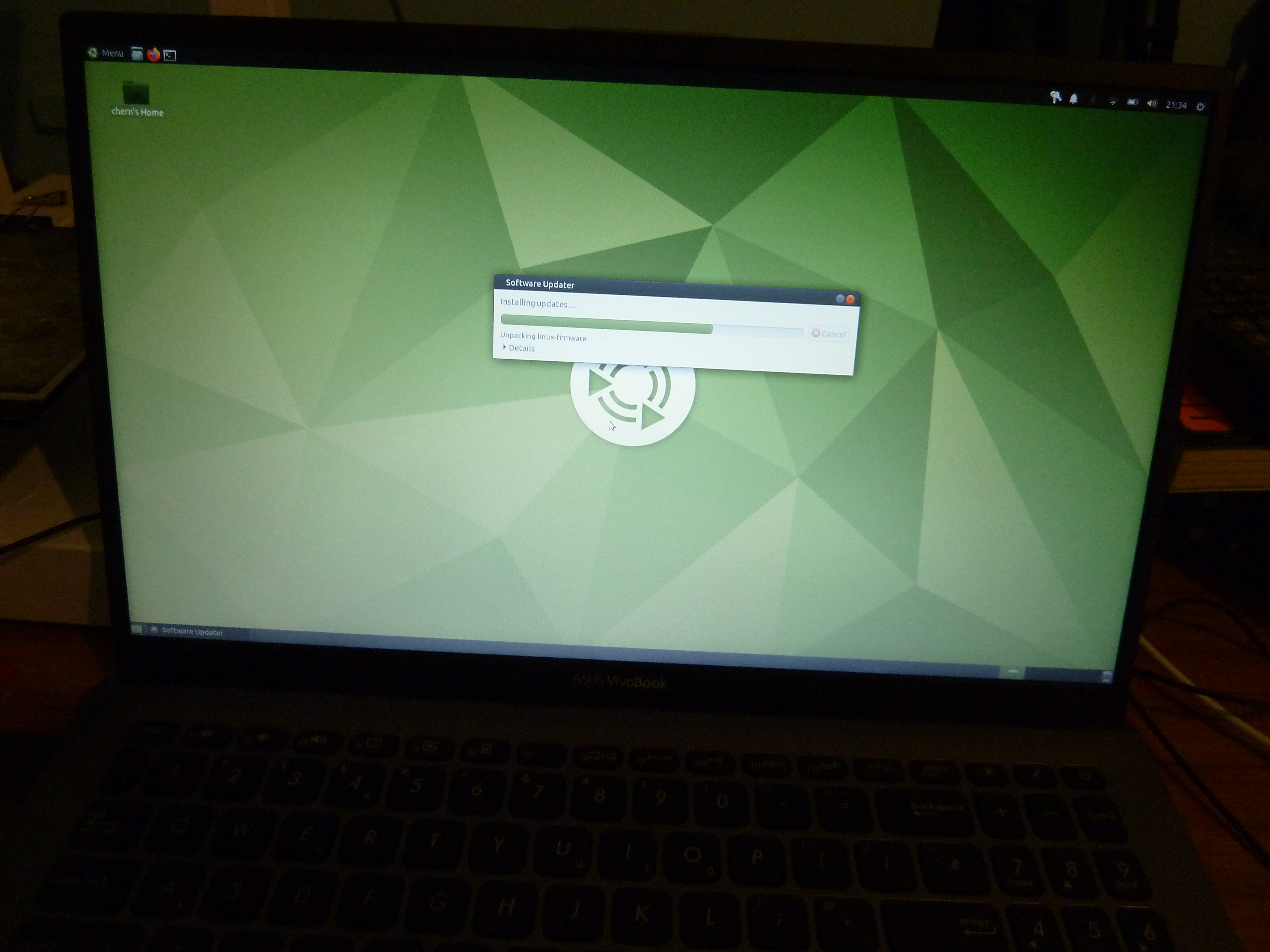 Photo of Ubuntu MATE, updating the software