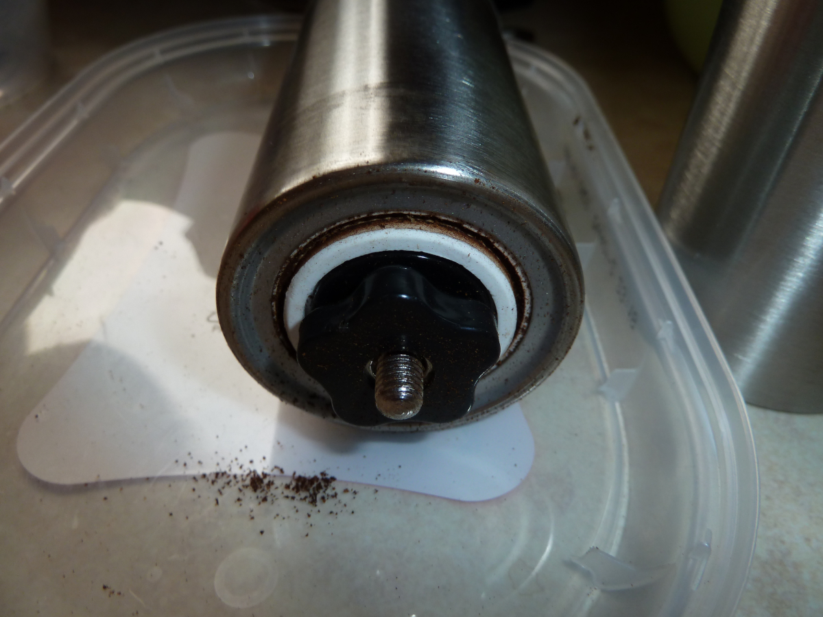 Photo of the grinder coarseness adjuster