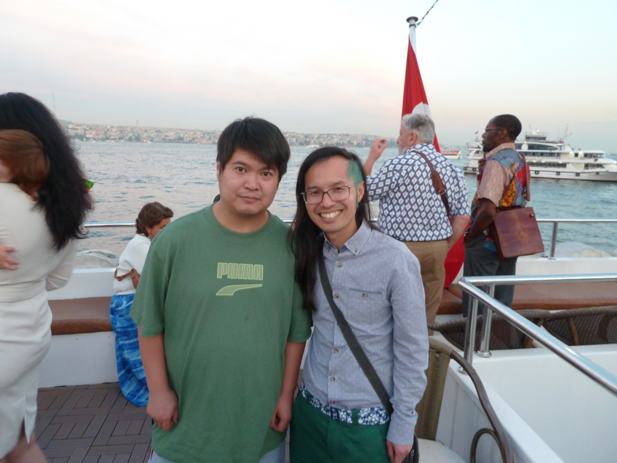 Photo of Kin and Kit sailing in Istanbul