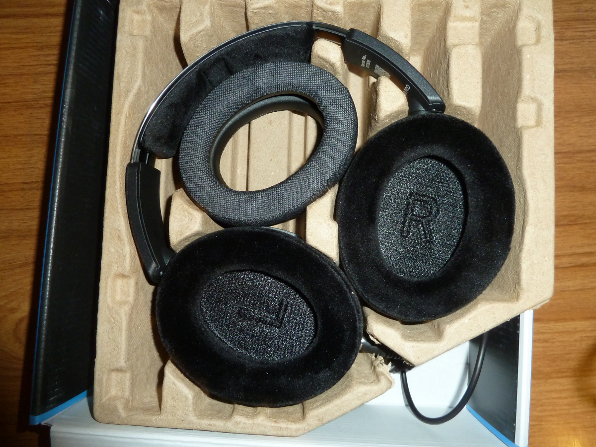 Photo of the Sennheiser HD 490 Pro box opened